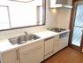 キッチン キッチンは白を基調としたおしゃれなデザインです。食器洗い乾燥機等、嬉しい設備満載！