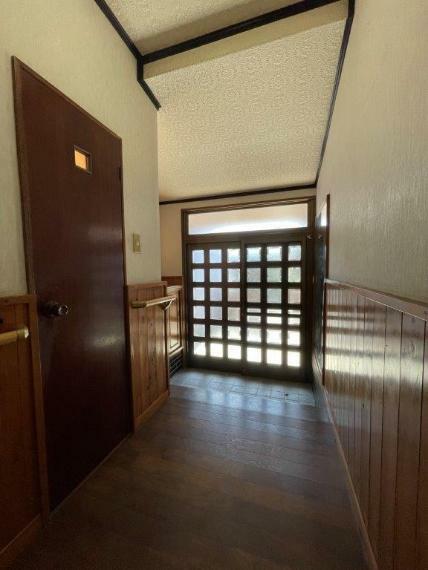 玄関 引き戸タイプの玄関は間口が広く、開閉時のけがのリスクが少ないです。