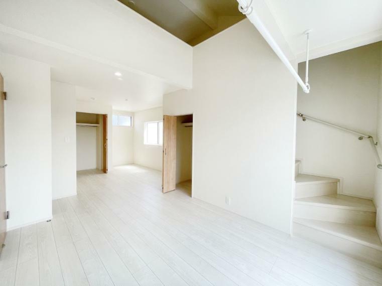 洋室 グルニエ付き、11.2帖の広い洋室は将来は2部屋にすることもできます。