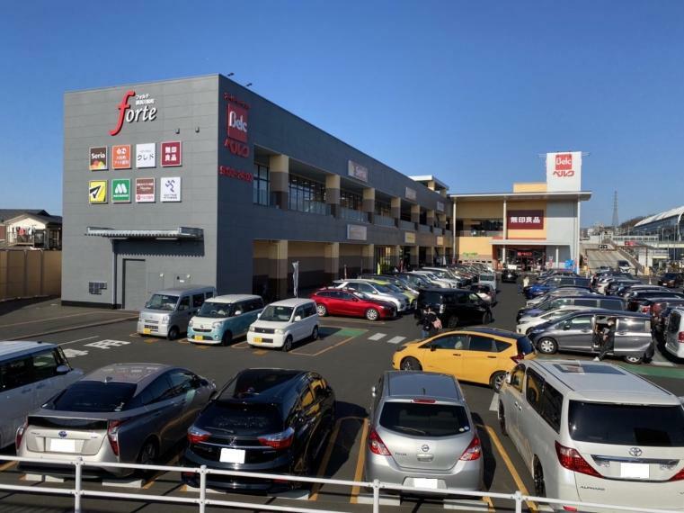 ショッピングセンター フォルテ横浜川和町（スーパーのベルクを中心に、マツモトキヨシ、無印良品、Seria等が入る便利なショッピングセンター。）