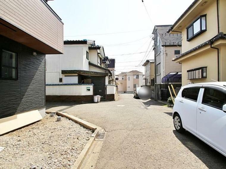 現況写真 車通りも少ない前面道路の様子