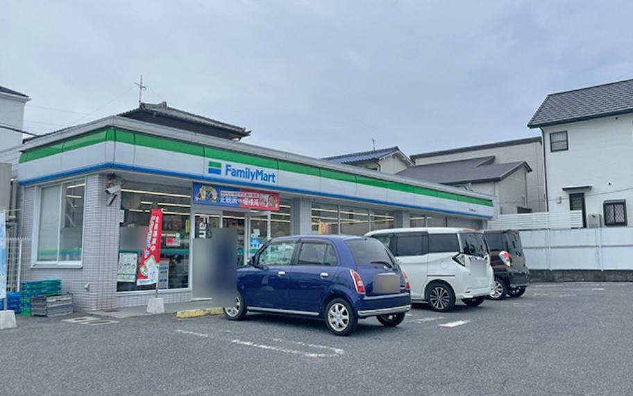 コンビニ ファミリーマート三好陣取山店