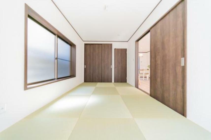 和室 【和室】柔らかい畳の空間は、お子様の遊び場や来客時のおもてなしの場所として重宝します。