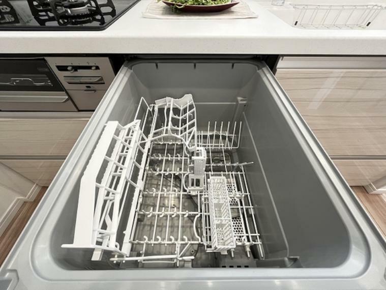 後片付けもラクラクな食器洗乾燥機付。高温洗浄なので清潔です！