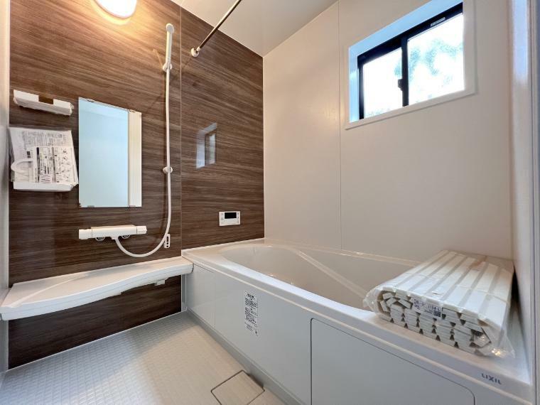 同仕様写真（内観） オートバスシステム・浴室暖房換気乾燥機を搭載した1坪タイプの浴室（1号棟同仕様）