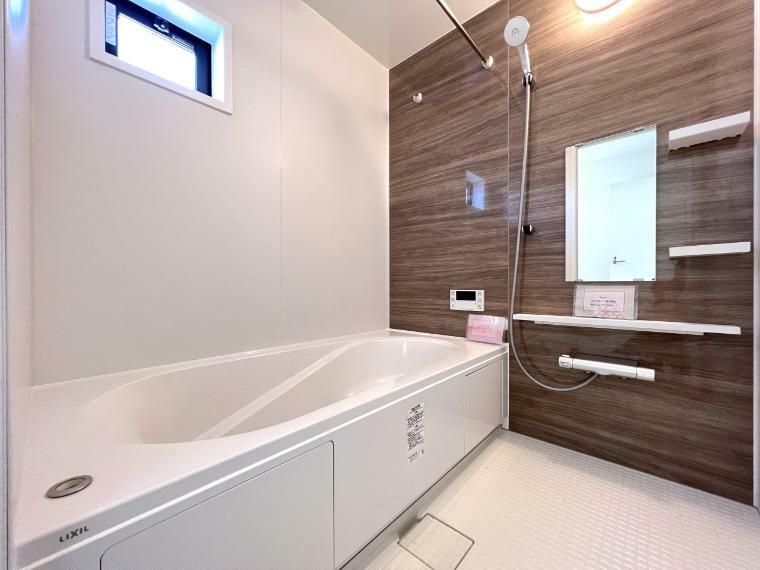 同仕様写真（内観） オートバスシステム・浴室暖房換気乾燥機を搭載した1坪タイプの浴室（同仕様）