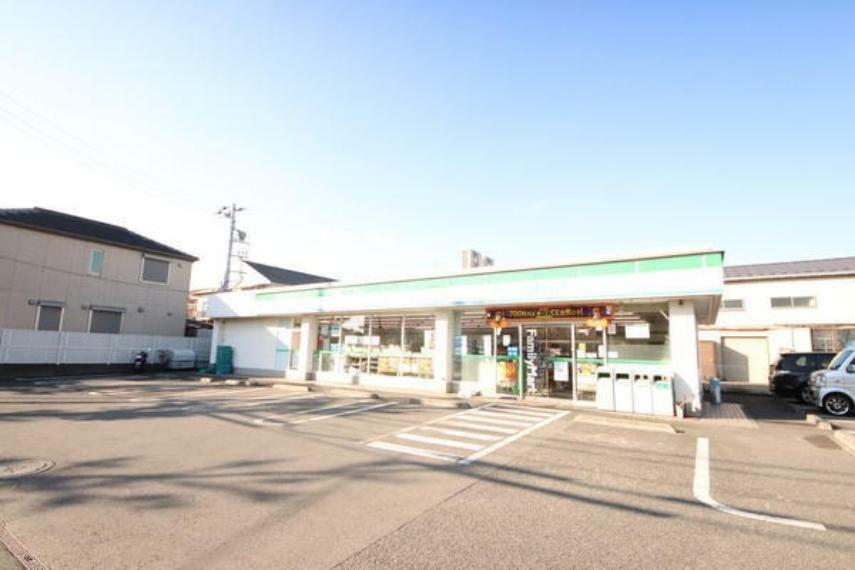 コンビニ ファミリーマート泉上飯田町店