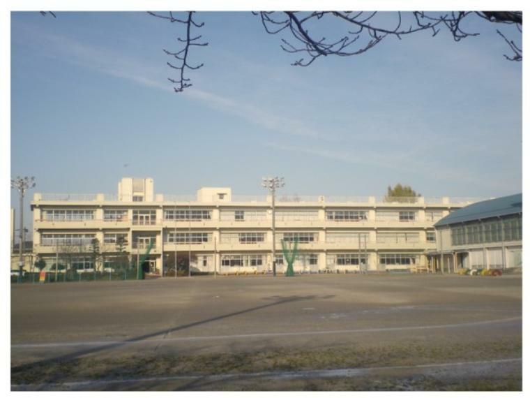 小学校 【小学校】加須市立礼羽小学校まで630m