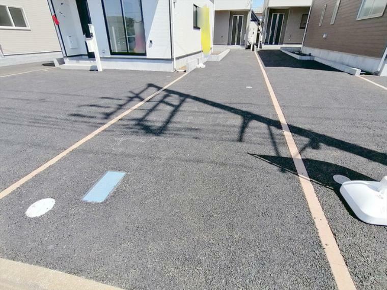 駐車場 2台停めることができる広々としたカースペースが嬉しいですね。 ■日野市新町4　新築一戸建て■