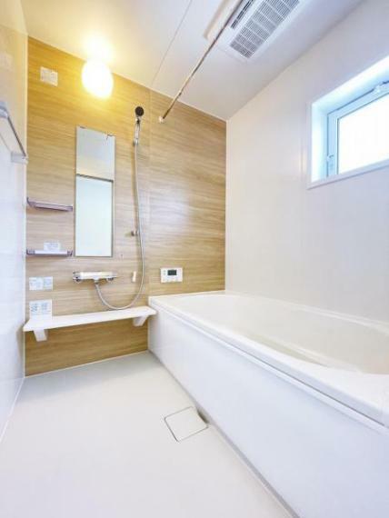 浴室 （浴室）足を伸ばして入れる1坪タイプのバスルーム！「浴室暖房乾燥機」も付いています！
