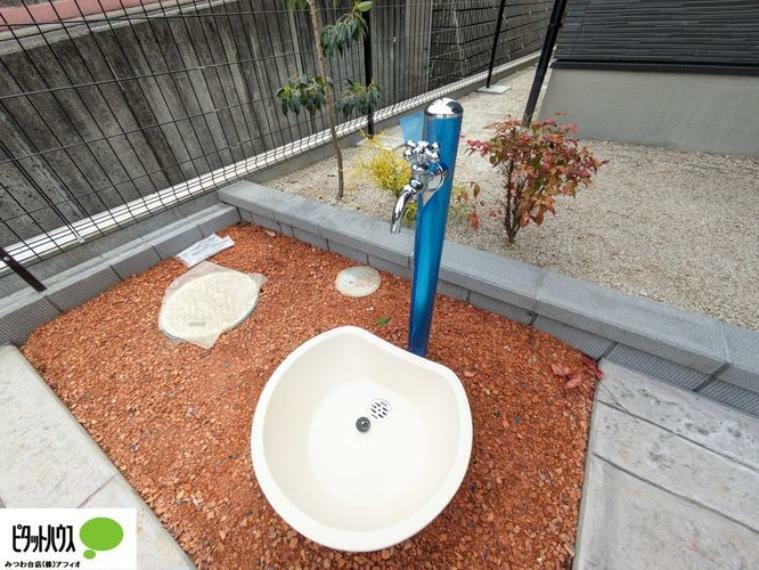 庭 洗車や庭のお手入れに便利な外水栓