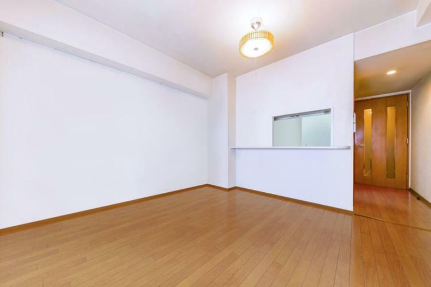 居間・リビング リビングダイニング　※画像はCGにより家具等の削除、床・壁紙等を加工した空室イメージです。