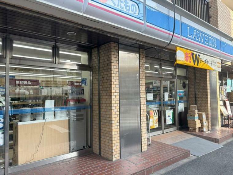 ローソン新宿山吹町店 徒歩1分。