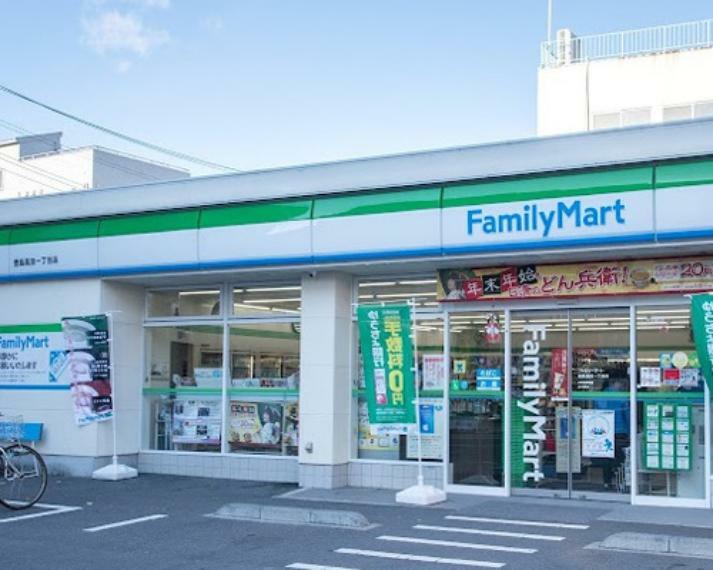 コンビニ 【コンビニエンスストア】ファミリーマート 豊島高田一丁目店まで498m