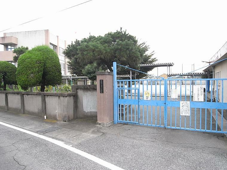 小学校 【小学校】前橋市立 中川小学校まで390m