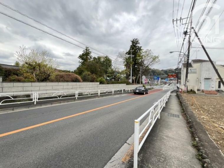 現況写真 前面道路含む現地写真です