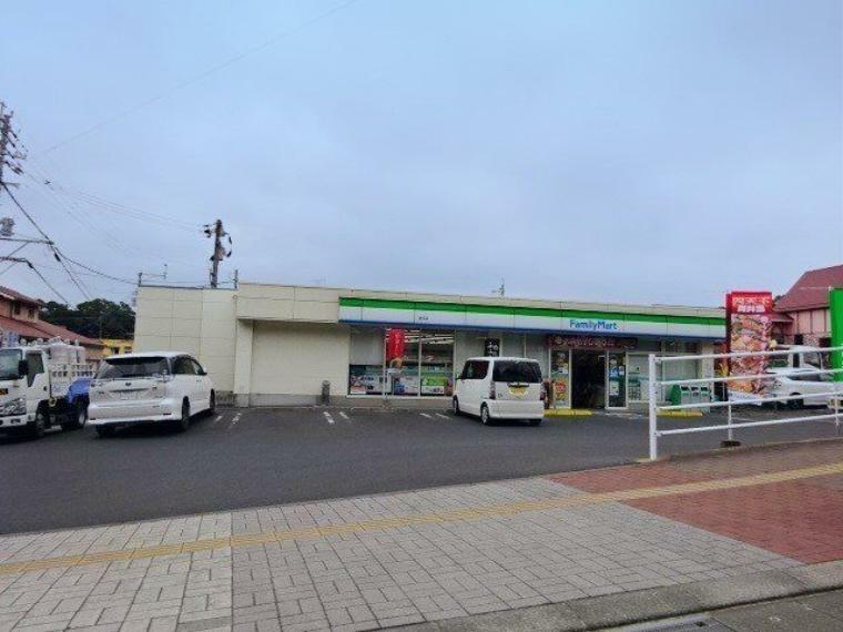 コンビニ ファミリーマート坂元店【ファミリーマート坂元店】は、鹿児島市坂元町23-5に位置する鹿児島蒲生線近くのコンビニエンスストアです。駐車場有、店内には鹿児島銀行のATMがあります。