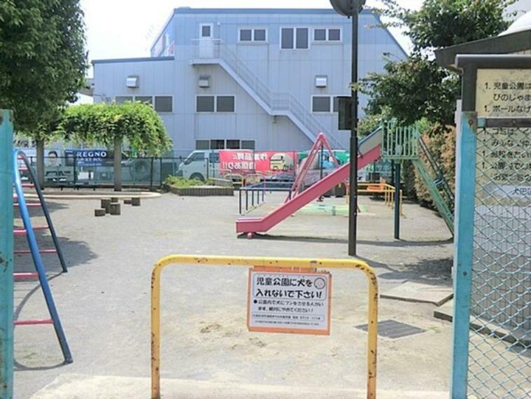 公園 お子様とのお散歩やペットとのふれあいなど、日常の中で閑静な自然のゆとりを感じていただくことができます。