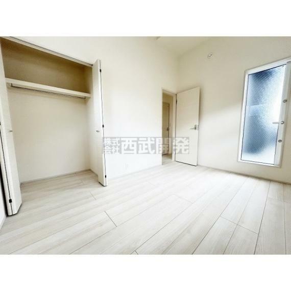 専用部・室内写真 各部屋クローゼット付き！収納が多いお家はすっきりして快適空間です。