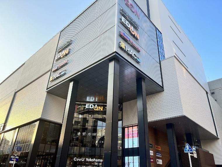 ショッピングセンター CeeU Yokohama（イオンフードスタイルや家電専門店エディオン、飲食店やリラクゼーション施設など多種にわたり揃った大型店舗。横浜駅から近く、ついでのお買い物が充実します。）