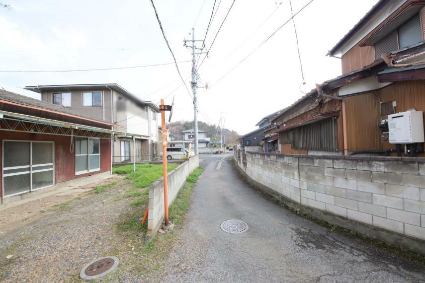 現況写真 再建築時は道路後退が必要となります。