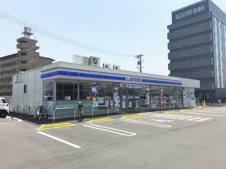 コンビニ ローソン新城的場店