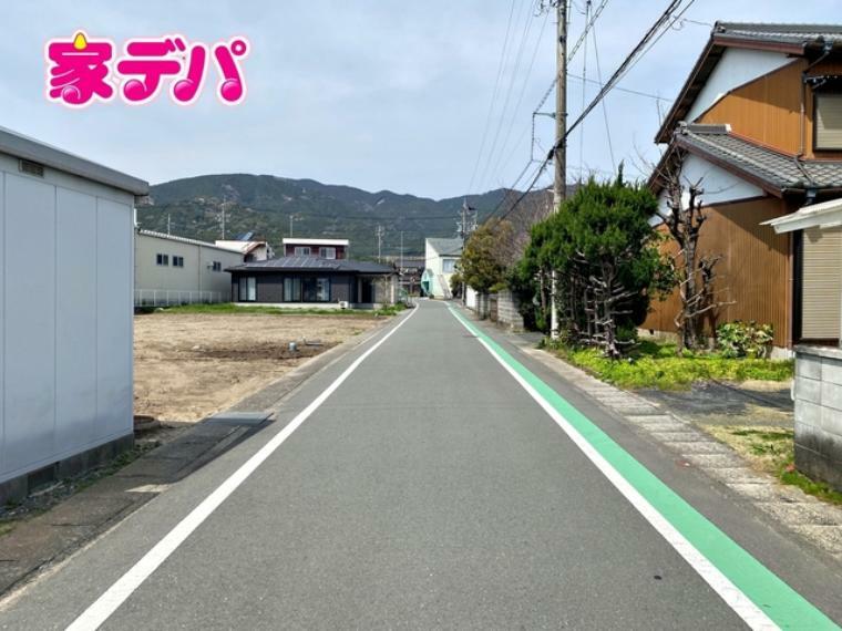 現況写真 前面道路も広く車通りも少ないので、運転が苦手な方でも自分のペースで駐車ができます！