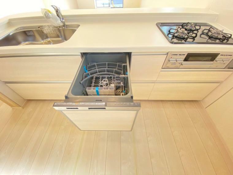 キッチン 食器洗乾燥機付きでご家族の食器もスッキリピカピカに。