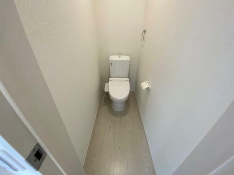 トイレ 2Fトイレ。各階にトイレがあると助かりますね