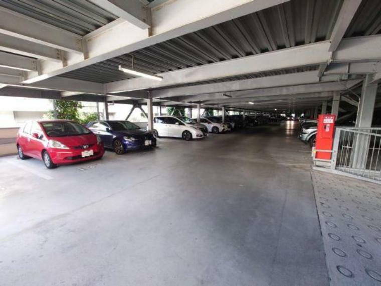 敷地内駐車場 立体式駐車場完備