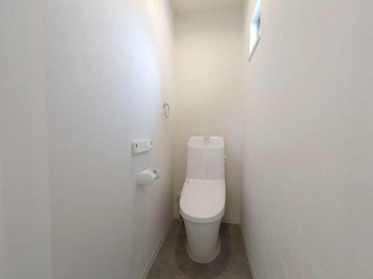 トイレ トイレは1階と2階の2カ所に設置！階段を上り下りせずに使用できるので、年配の方にも安心です！