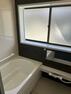 浴室 浴室はハウステック製の新品のユニットバスに交換しました。浴槽には滑り止めの凹凸があり、床は濡れた状態でも滑りにくい加工がされている安心設計です。