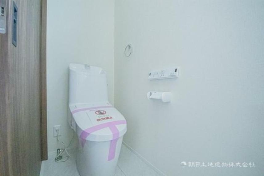 トイレ 【トイレ】ウォシュレット、保温機能付き便座など充実の設備です　お掃除がしやすくストレスフリー!!