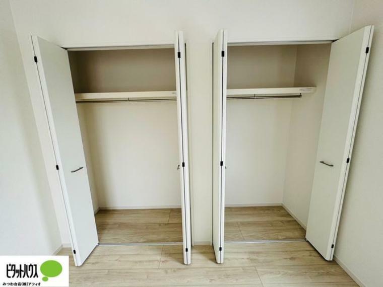 収納スペースが豊富でお部屋を広く使えます。