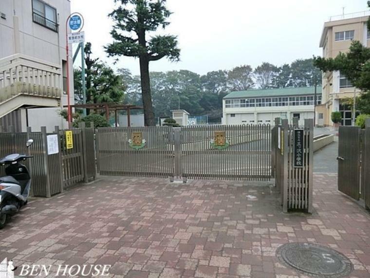 小学校 横浜市立三ツ沢小学校 徒歩19分。教育施設が近くに整った、子育て世帯も安心の住環境です。