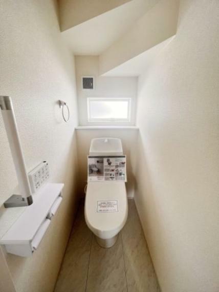 トイレ 家族みんなが毎日使う場所。シンプルで落ち着く空間にすることで、永く使っても飽きの来ない空間に。