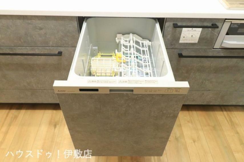 【食器洗浄乾燥機】キッチンには人気の食洗機を搭載！日々の家事の手間を低減してくれます。