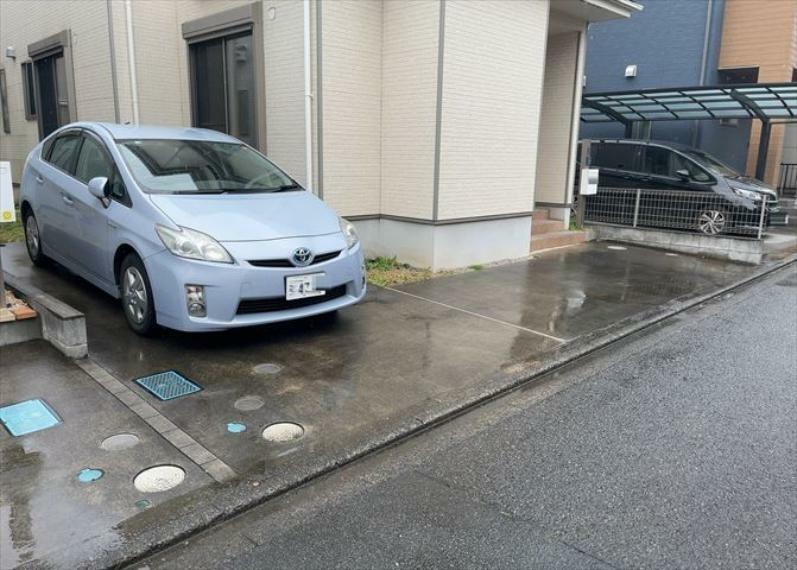 駐車場 駐車場と明記されていても、最小スペースでつくられた駐車場だと大型車は駐車できなかったり、出入りしにくくなったりする可能性があります。お車のサイズと購入したい物件の駐車場のサイズを現地で確認しましょう。