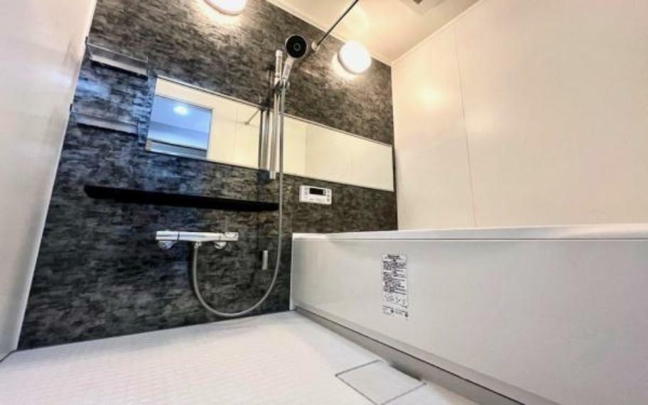 浴室 《浴室》■高級感のあるバスルームは一日の疲れを癒す居心地の良い空間です。