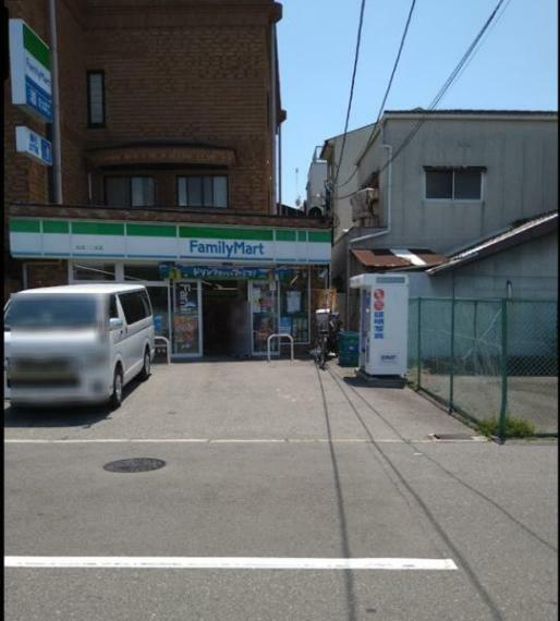 コンビニ ファミリーマート伝法二丁目店