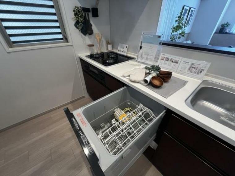 キッチン 食洗機付きで収納力のあるシステムキッチンです！