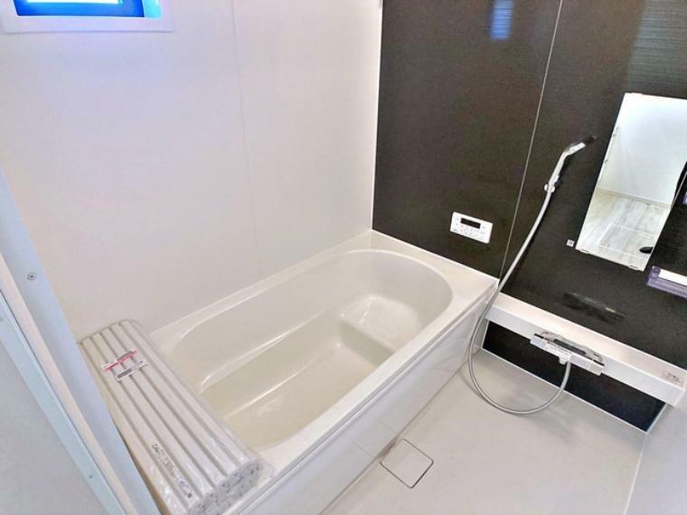 浴室 防水性や保温性に優れたシステムバスルーム！洗い場と脱衣所の段差が少なくバリアフリー