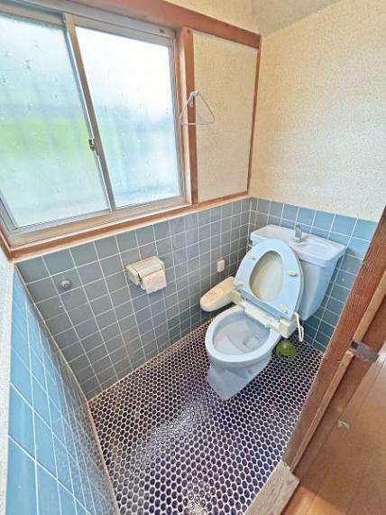 【リフォーム中】4/27撮影。トイレはLIXIL製の温水洗浄付便座に交換予定です。
