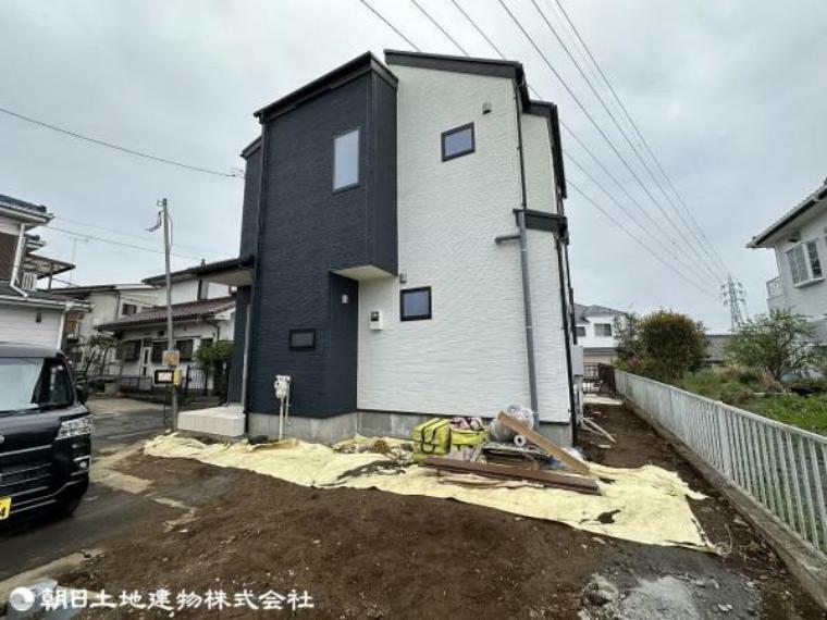 現況外観写真 閑静な住宅街に新築戸建て登場。完成まであと少し！ 内装はできているのでいつでもご見学いただけます。