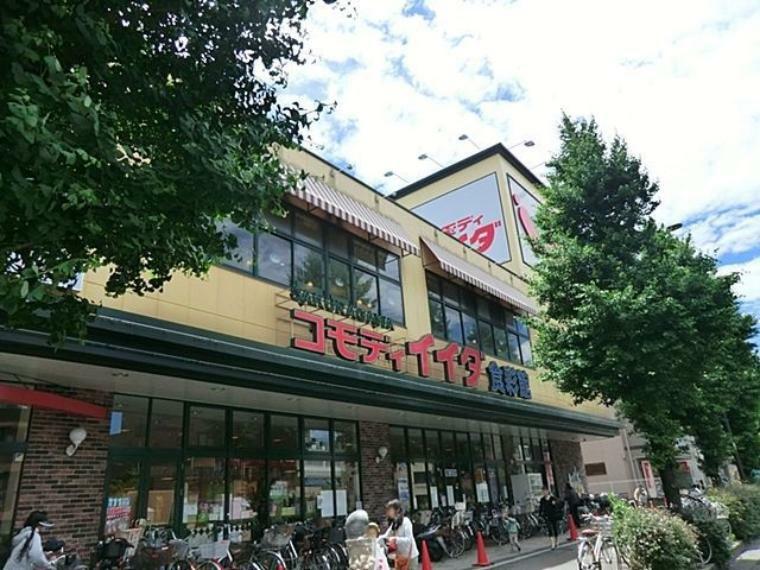スーパー コモディイイダ食彩館桜川店 徒歩11分。