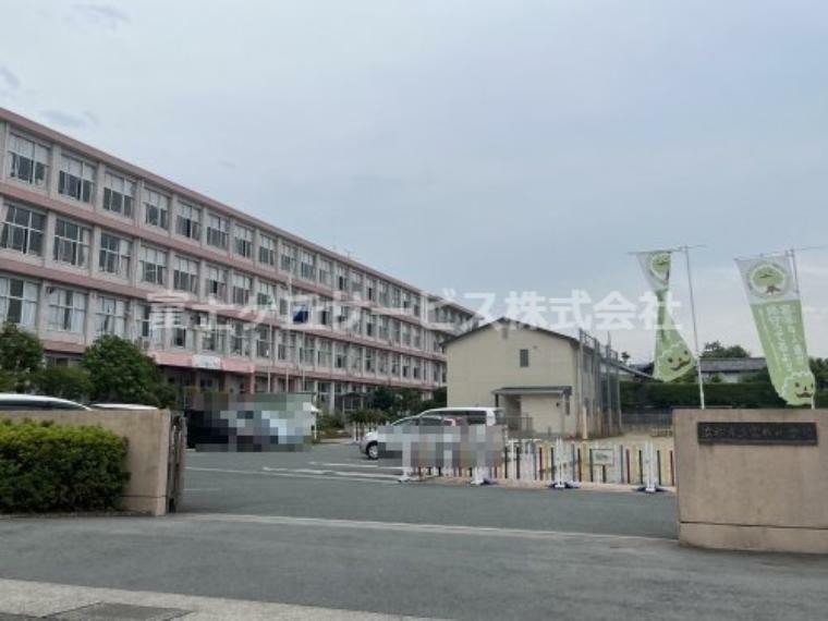 【小学校】富塚小学校まで1028m（約1,028m）
