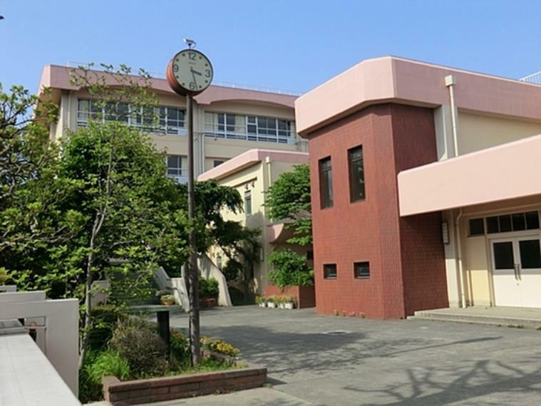 中学校 川崎市立王禅寺中央中学校　距離約960m