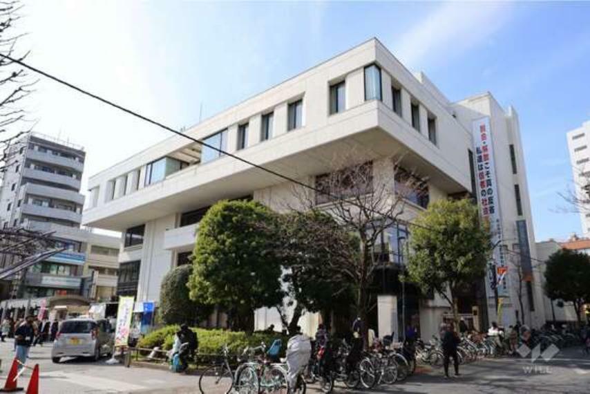 図書館 烏山図書館の外観