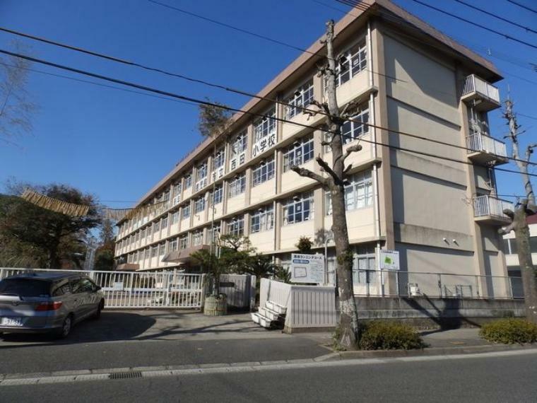 小学校 西田小学校【鹿児島市立西田小学校】は、薬師2丁目に位置する1875年創立の小学校です。令和3年度の生徒数は591人で、25クラスあります。校訓は「強く　正しく　美（うるわ）しく」です。