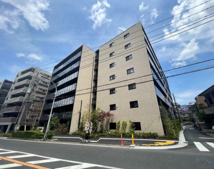 外観写真 地上7階建て、2023年1月施工の築浅マンション「クリオ横濱弘明寺グレイステラス」